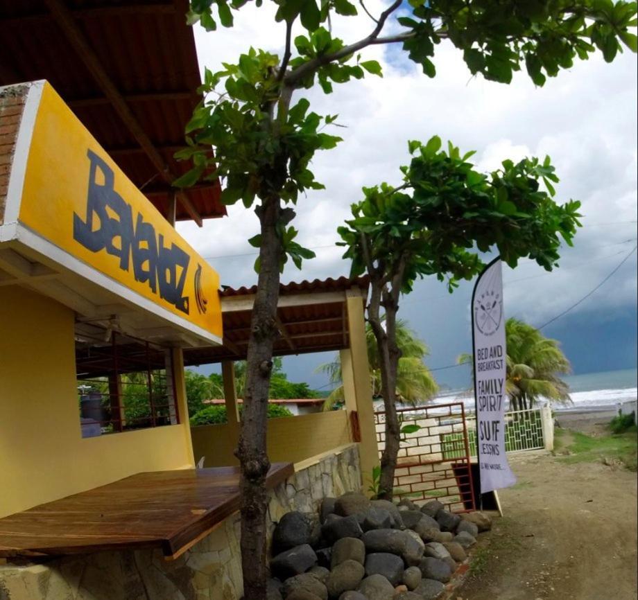Bananoz Surfhouse Bed and Breakfast Transito Exterior foto